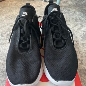 Women's Nike air max motion 2